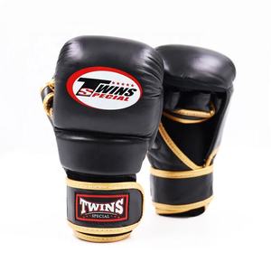 Gants de grappling MMA de qualité supérieure avec logo personnalisé, sangle de poignet réglable, design imperméable et léger - Product Image 5