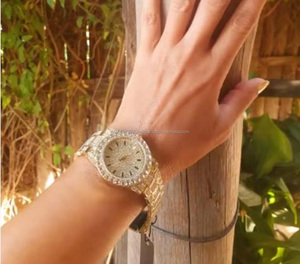 นาฬิกาข้อมือผู้ชายหรูหรา ประดับเพชร ดีไซน์กลไก สายสแตนเลสสีทอง/เงิน หน้าปัดอะนาล็อก กระจก แนวฮิปฮอป ของขวัญสุดพรีเมียม - Product Image 3