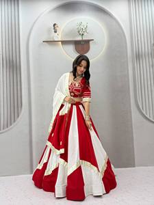 Lehenga de algodón especial para Navratri con patrón de costura Kali, Choli con trabajo Gamthi y Latkan hecho a mano, y Dupatta de encaje Gota Patti listo para usar. - Product Image 6