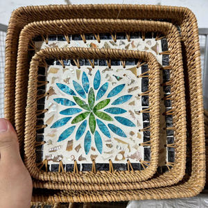 Plateau en rotin naturel et nacre pour rangement décoratif, présentation de table, artisanat fait main, origine Vietnam - Product Image 1