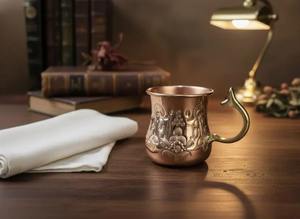 Tasse en cuivre gravée à motif floral, vaisselle élégante idéale pour le thé, le café, l'eau, le service des invités et la consommation à la maison, provenant d'Inde. - Product Image 5