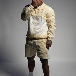 Ensemble de survêtement pour homme, coupe-vent imperméable et réfléchissant, en polyester et nylon, avec veste zippée et short - Product Image 3