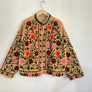 เสื้อแจ็คเก็ตกำมะหยี่สีแทนพรีเมียม ปักลายดอกไม้รอบตัวด้วยมือ โทนสีส้มอบอุ่น เสื้อโค้ทฤดูหนาว - Product Image 1