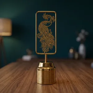 Sculpture de paon en métal doré de luxe pour table, avec un design en filigrane complexe, pièce d'art décorative élégante pour un décor haut de gamme - Product Image 4