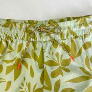 Short de bain pour les vacances d'été, taille élastique, tissu doux, confortable et aéré, parfait pour les sorties à la plage, short de plage pour femmes - Product Image 5