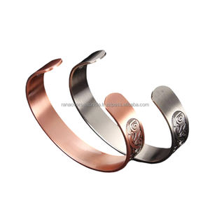 Brazalete curativo ajustable de diseño en relieve clásico de alta calidad con imanes ultrarresistentes para mujeres y hombres a un precio asequible - Product Image 2