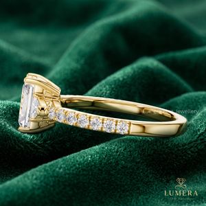 Anillos de Diamantes de Tres Piedras, Anillo de Compromiso Sólido con Engaste Pavé, Anillo de Boda, Anillo de Compromiso Nupcial con Esmeralda Brillante - Product Image 4