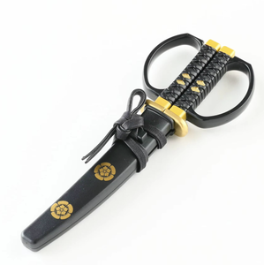 Ciseaux en papier inspirés de l'épée samouraï, modèle Oda Nobunaga P2, ultra-précision, noir et or, 18 cm, 70 g, manche en ABS, fabriqué au Japon - Product Image 1