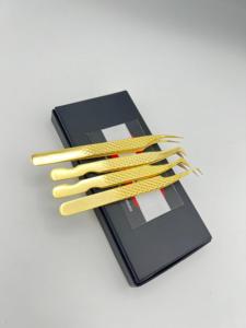 Pince à cils plaquée or 24 carats avec pointe en fibre, prise diamantée, isolation à 90 degrés, pour extensions de cils et volume - Product Image 1