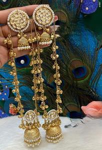 Magníficos pendientes largos con acabado dorado de la mejor calidad, con aspecto de piedra Kundan, para mujeres y niñas, colección para fiestas y eventos nocturnos. - Product Image 2