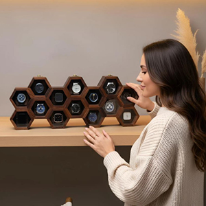 Caja de Madera para Relojes con Acabado Clásico de Madera, Almacenamiento de Relojes de Madera para Colecciones de Lujo por AYAANS - Product Image 2