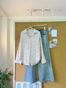 Camisa Holgada con Estampado Floral para Mujer SUBICI L1007, Manga Larga, Estilo Casual, con Botones, Blusa Holgada a la Moda con Bolsillos - Product Image 3