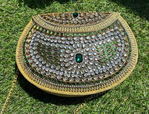 Pochette artisanale traditionnelle en métal, découpée, imprimée, incrustée de mosaïque de bijoux, plaquée émail et or, cadeau de mariage - Product Image 2