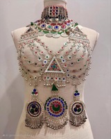 Tocado afgano Kuchi Matha Patti ornamental con colgantes y detalles de filigrana metálica para el cabello de novia tradicional
