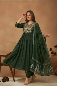 Ensemble Anarkali Salwar Kameez en mousseline de soie verte brodée de fleurs, tenue de fête pour femmes, tenue modeste avec dupatta - Product Image 3
