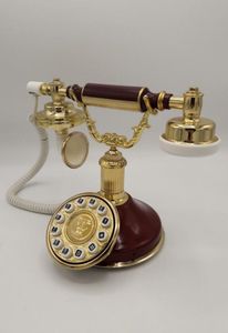 Téléphone en métal élégant pour la décoration vintage de la maison, créant une touche intérieure classique avec une construction durable et un attrait intemporel - Product Image 2