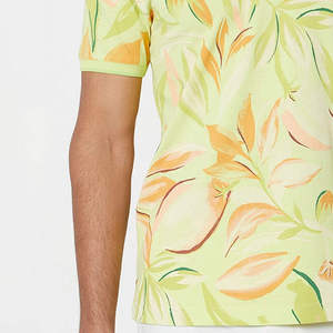 Polo para Hombre con Estampado de Hojas Botánicas Tropicales, Colección Verano 2026, Verde Lima y Naranja, Cuello en V Relajado, Ropa Casual HD - Product Image 4