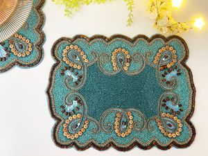 Camino de Mesa Hecho a Mano con Cuentas y Diseño de Bordado Artístico para Centro de Mesa de Comedor y Decoración de Fiestas - Product Image 2