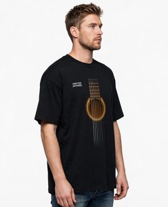 ONETEN APPAREL T-shirt noir à manches courtes et col rond pour homme avec imprimé trou de son de guitare - Product Image 5
