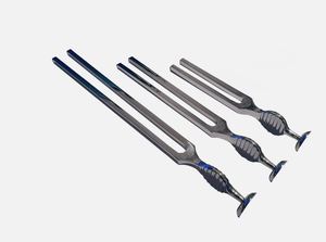 Diapason médical SWISHER INTERNATIONAL 128 Hz Gardiner Brown Rinne pour test auditif, en acier inoxydable brossé, manuel, chirurgical ORL, CE - Product Image 2