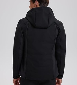 Fournisseur direct d'usine, nouvelle arrivée, veste softshell noire avec poche zippée sur la poitrine et capuche, vente en gros de vestes softshell d'hiver - Product Image 2
