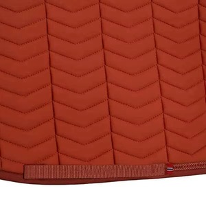 Tapis de selle personnalisé en satin confortable pour le saut anglais – Équipement d'équitation pour chevaux - Product Image 4