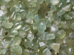 Pierre précieuse naturelle de préhnite en gros pour la fabrication de bijoux, magnifique pierre de préhnite pour accessoires et décoration intérieure - Product Image 4