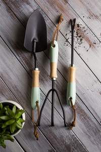 Outil de jardin de qualité supérieure avec manche en bois, outils à main en métal noir rustique pour la plantation, le creusement et le désherbage, accessoires de haute qualité - Product Image 6