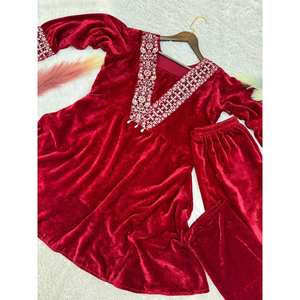 Ensemble haut et jupe de soirée magnifique avec dentelle Kodi, taille XL - Product Image 3