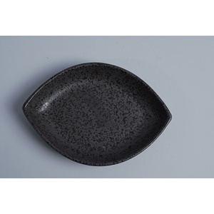 Assiette à dîner en céramique de style Japandi, compatible micro-ondes, plat de service pour sushis - Product Image 1