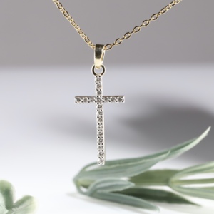 Colgante de Cruz Crucifijo de Oro con Diamante Cultivado en Laboratorio, Diseño Clásico Religioso, Cadena de Eslabones con Pavé de Una Sola Hilera, Joyería Fina, Regalo para Mujer - Product Image 3
