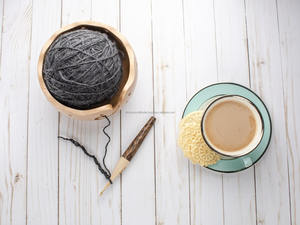 Collection de crochets en bois naturel de haute qualité, design ergonomique, idéal pour des projets de travaux manuels confortables avec du fil. - Product Image 5