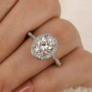 Nouvelle Arrivée Bague de Fiançailles Vintage en Argent Sterling Plaqué Or Blanc avec Moissanite Ovale Effet Halo et Diamants en Argent 925 à Vendre - Product Image 6