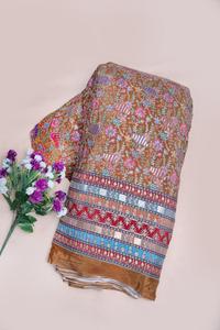 Tela Crepé Natural Color Camel con Estampado Floral Buta y Borde Ornamental Pesado para Material de Vestido Kurti, Prenda Étnica - Product Image 2