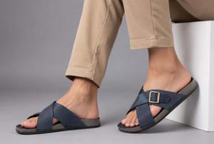 Sandales à enfiler bleu marine pour hommes, pantoufles à brides croisées avec boucle, chaussures décontractées à bout ouvert pour l'été et la plage - Product Image 5