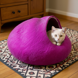 Cama de Fieltro para Mascotas con Diseño de Cueva, Color Morado Cebollado, Producto Promocional - Product Image 3