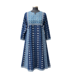 Robe longue décontractée en coton indigo faite à la main, imprimée au bloc, col en V, manches longues, contraste Kali, vente en gros - Product Image 1