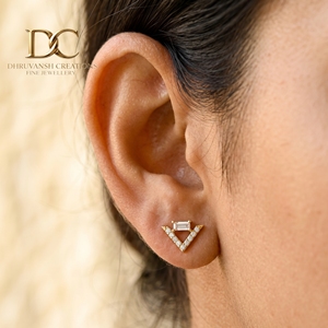 Elegantes Pendientes de Oro Amarillo Sólido de 14 Quilates con Certificación IGI, Diamantes Cultivados en Laboratorio, Corte Baguette y Redondo, Forma de V, para Mujer - Product Image 5