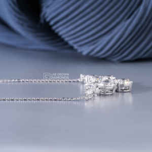 Colgante de Lujo de Oro Blanco de 14K con Moissanita de Corte Pera para Mujer, con Once Piedras que Pesan 4.76 Quilates en Total - Product Image 5