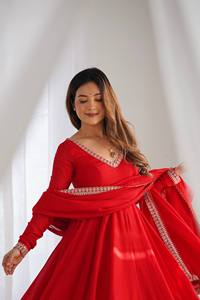 Robe Anarkali en soie Vichitra pure et lourde, brodée de sequins, avec pantalon en micro-coton cousu et dupatta à miroirs MY 103 - Product Image 5