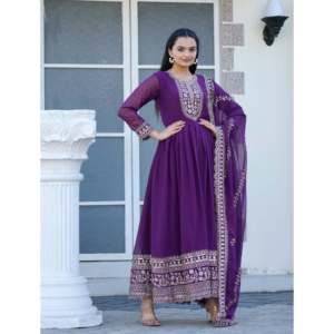 Vestido de Noche Morado Bordado de Diseñador con Trabajo de Secuencia de Codificación Única, Talla S - Product Image 1