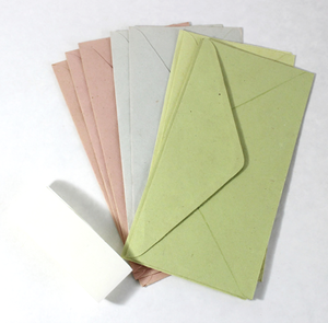 Camelon Exports : Vente en gros de cartes à bords festonnés 250 GSM avec enveloppes assorties, papier recyclé fait main du Rajasthan - Product Image 2