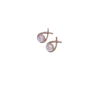Boucles d'oreilles polyvalentes et élégantes en cristal avec perle noire de Tahiti 10-11 mm ronde, presque parfaite, crochets d'oreille à talons hauts, chic classique - Product Image 5