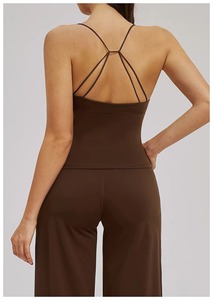 Ensemble d'entraînement 2 pièces personnalisé pour femmes, vente en gros : Legging de yoga taille haute effet push-up et débardeur de sport dos nageur assorti - Product Image 5