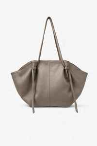 Bolso bandolera de cuero de diseño en oferta para damas, con correa ajustable y ligero para uso diario. Disponible para la venta. - Product Image 3