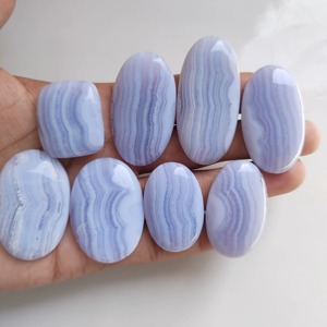 พลอยบลูลูกไม้ธรรมชาติเกรดพรีเมียม ทรงคาโบชอง คริสตัลควอตซ์หายาก สำหรับบำบัดรักษาและทำเครื่องประดับ - Product Image 1