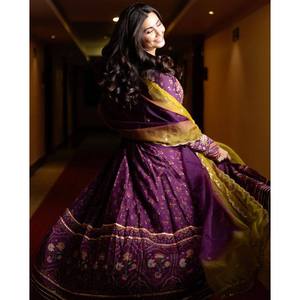 Robe violette de créateur LC et magnifique dupatta pour tenue de soirée taille unique, vêtements indiens et pakistanais - Product Image 4