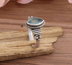 Bague de mariage pour femme en argent sterling, faite à la main, avec pierre précieuse aigue-marine de forme marquise, sertie dans un cadre - Product Image 3