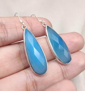 ต่างหูทรงหยดน้ำแคลซิโดนีสีน้ำเงินธรรมชาติ รับรองโดย GIA เงินแท้ 925 สไตล์โบโฮ - Product Image 4