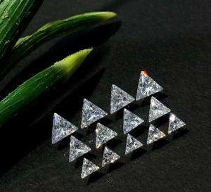 Vente en gros de pierres de moissanite blanches de haute qualité, de laboratoire, taille trillon, avec effet de couleur et de feu, 3mm-10mm, 0.1-5.0 carats, traitées thermiquement, troisième génération - Product Image 6
